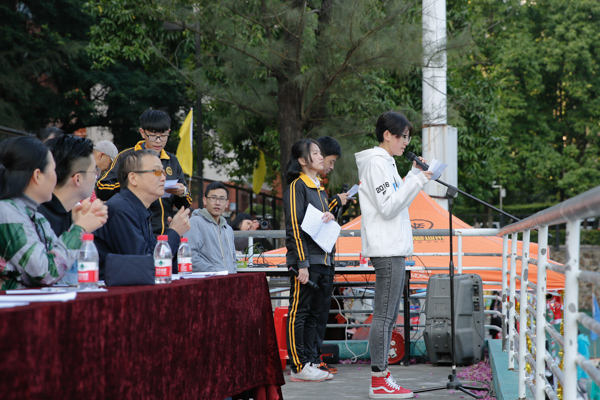 裁判员代表发言.jpg