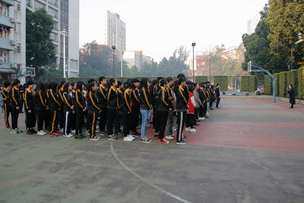 李易玲书记假期安全教育.jpg