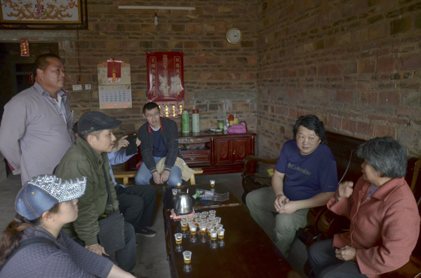江欧副校长率队慰问贫困户.jpg