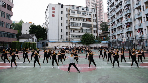 广播操第一名&优秀组织奖-2015A班.jpg