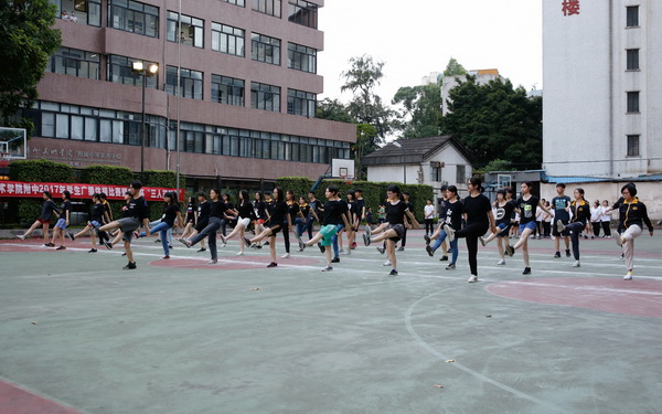 广播操第三名-2015C班.jpg