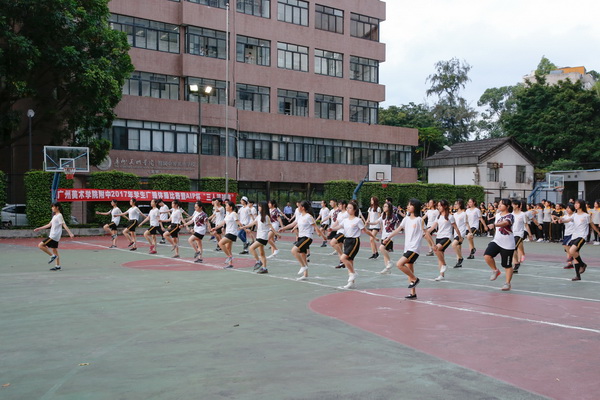 广播操第三名-2016B班.jpg