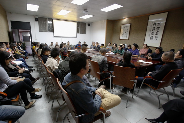 附中召开全体教师大会学习贯彻党的十九大精神.jpg