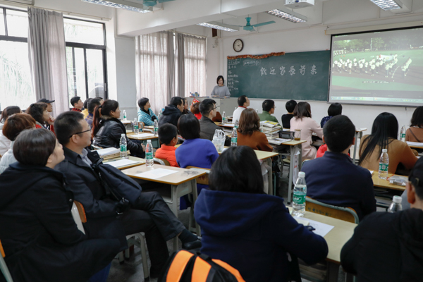 2017级B班学生家长会会场.jpg